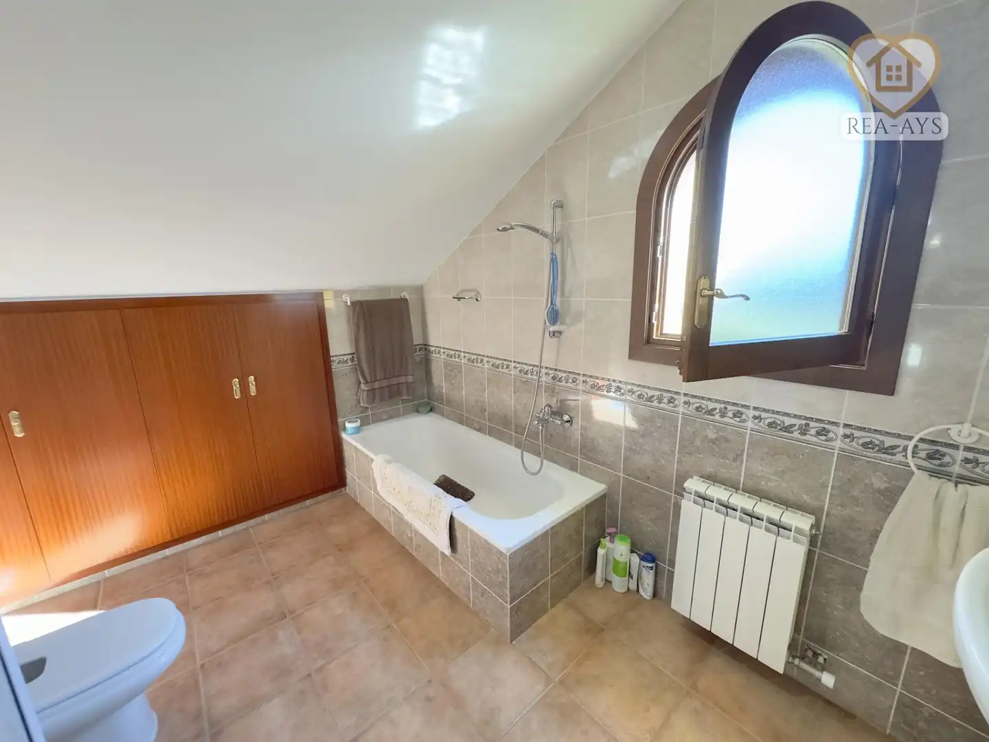 Baño de Casa o chalet en venta en Albinyana con Jardín privado, Terraza y Amueblado