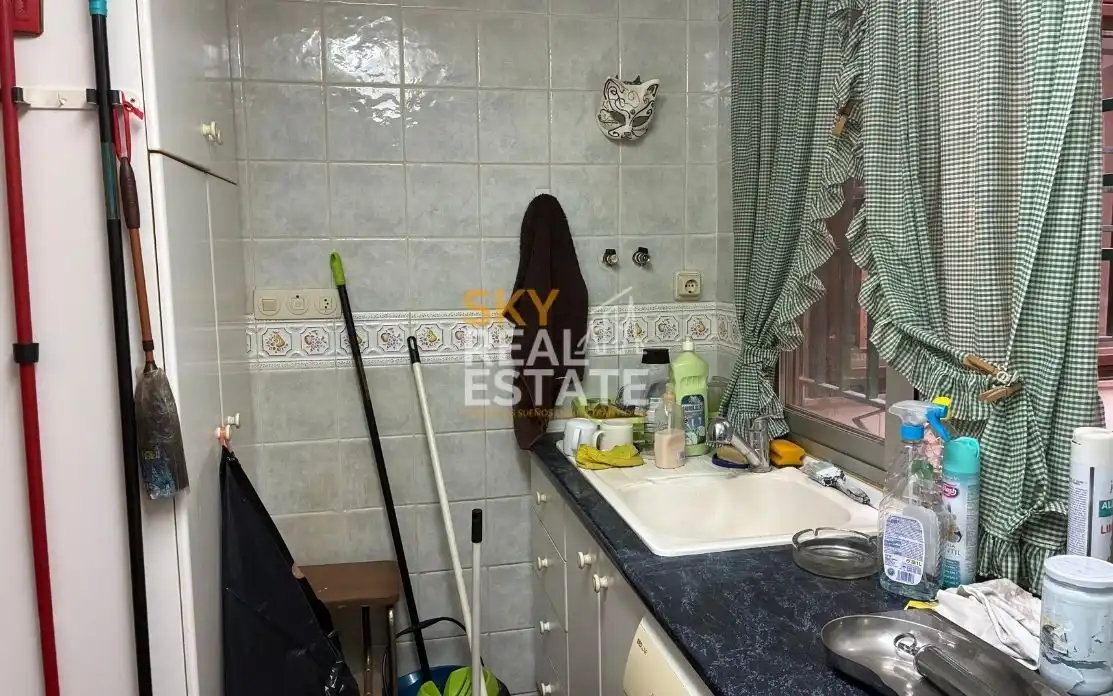 Kitchen of Flat for sale in Silla  with Air Conditioner and Balcony