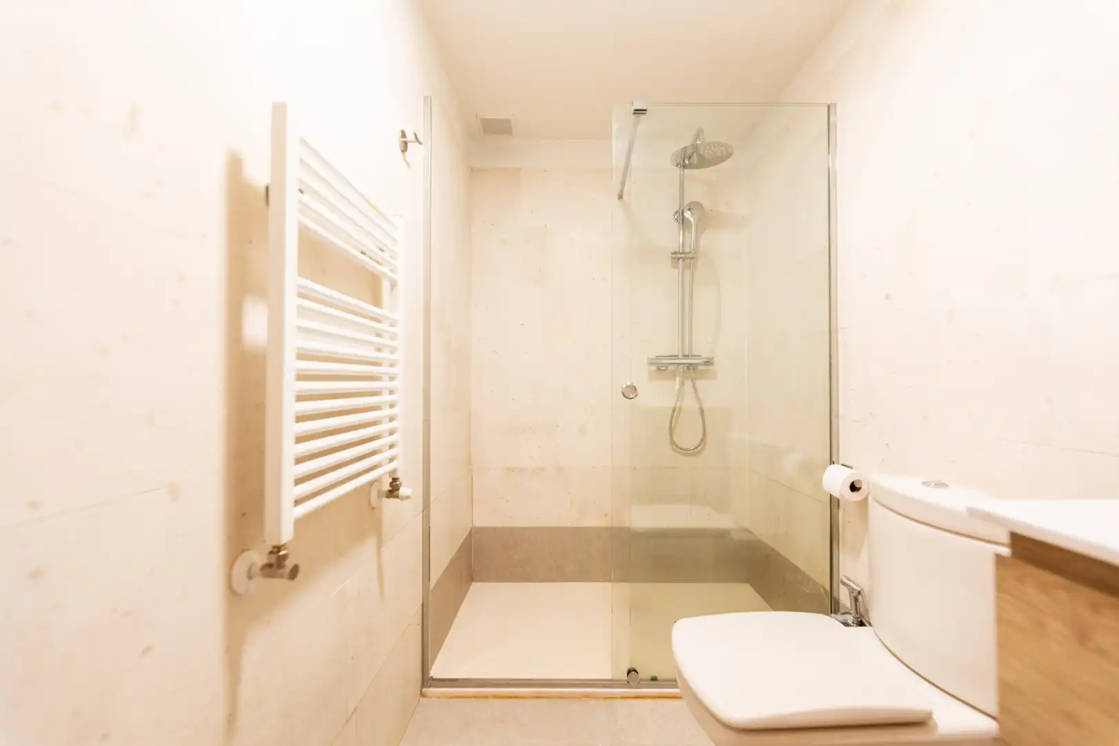 Baño de Ático de alquiler con opción a compra en Madrid con Aire acondicionado, Calefacción y Terraza