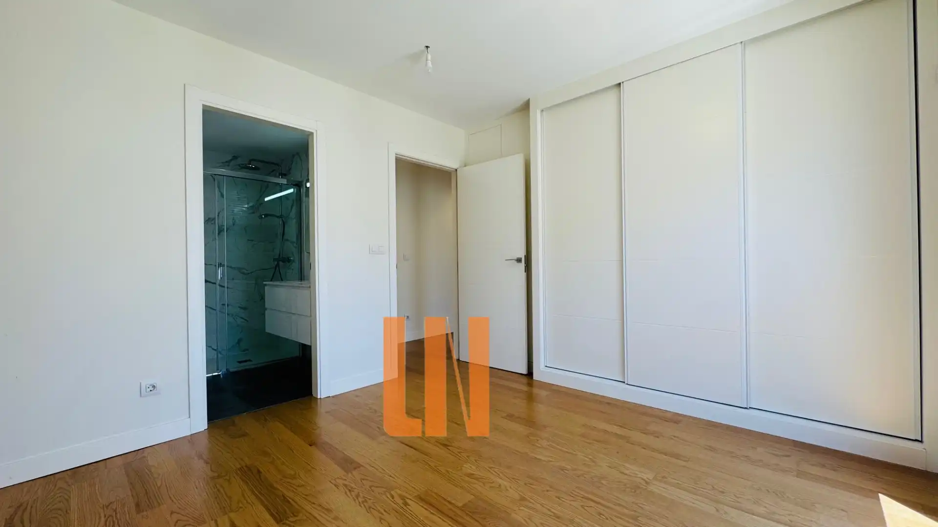 Schlafzimmer von Wohnung zur Miete in A Coruña Capital  mit Heizung, Parkett und Terrasse