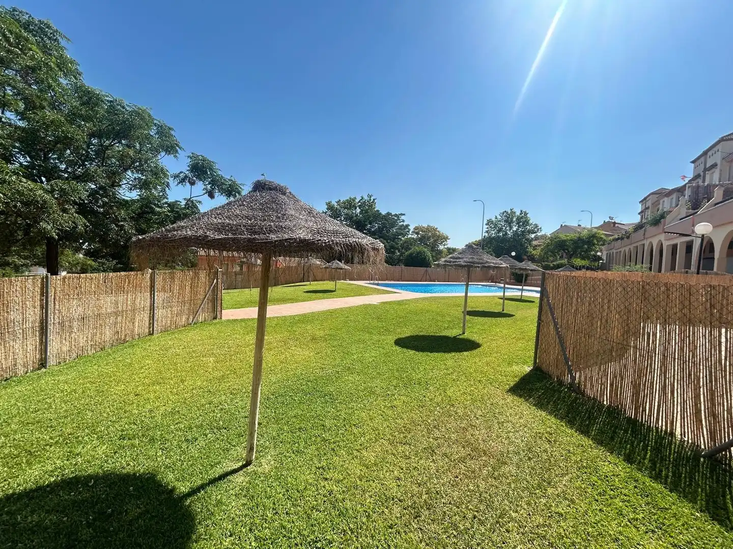 Piscina de Casa adosada en venta en Antequera con Aire acondicionado, Calefacción y Jardín privado