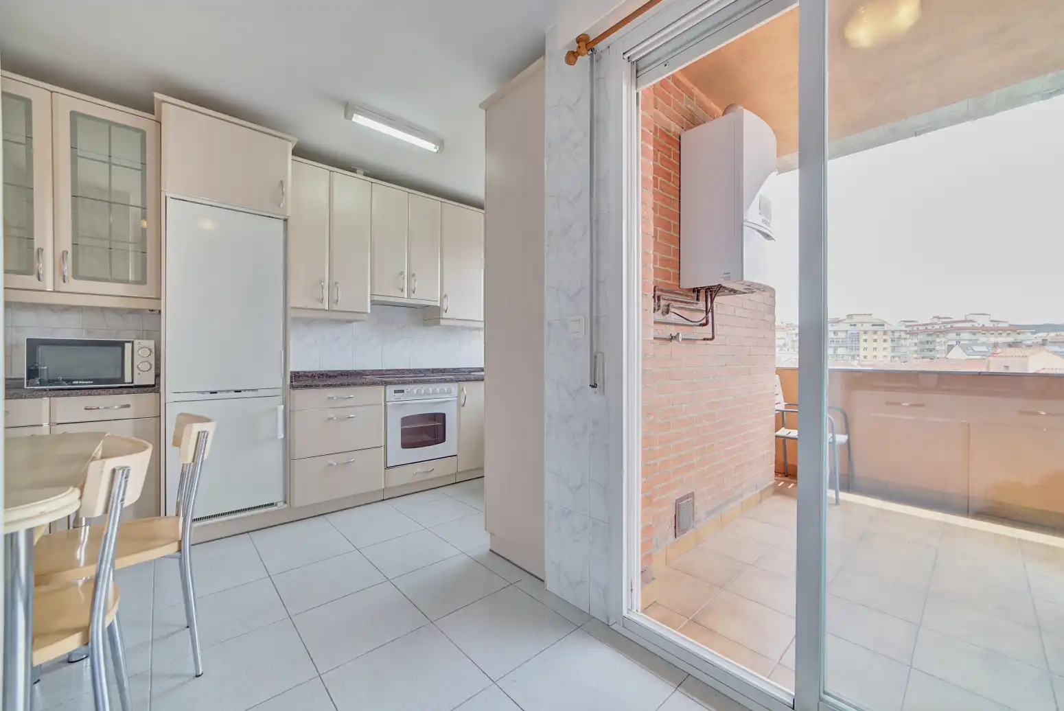 Cocina de Piso en venta en Burlada / Burlata con Calefacción, Parquet y Terraza