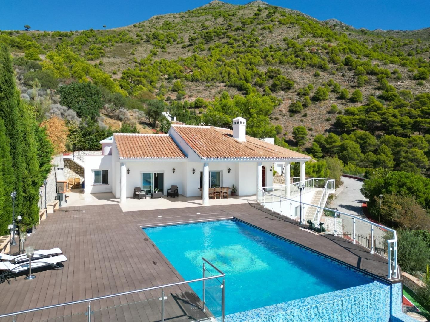 Vista exterior de Casa o xalet en venda en Mijas amb Aire condicionat, Calefacció i Jardí privat