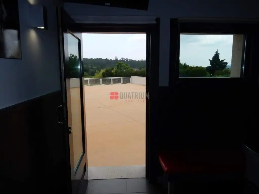 Terrasse von Geschaftsraum zur Miete in Ames mit Klimaanlage