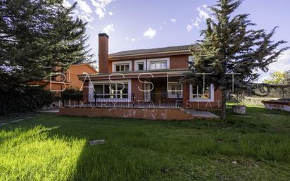 Vista exterior de Casa o xalet en venda en Torrelodones amb Aire condicionat i Terrassa