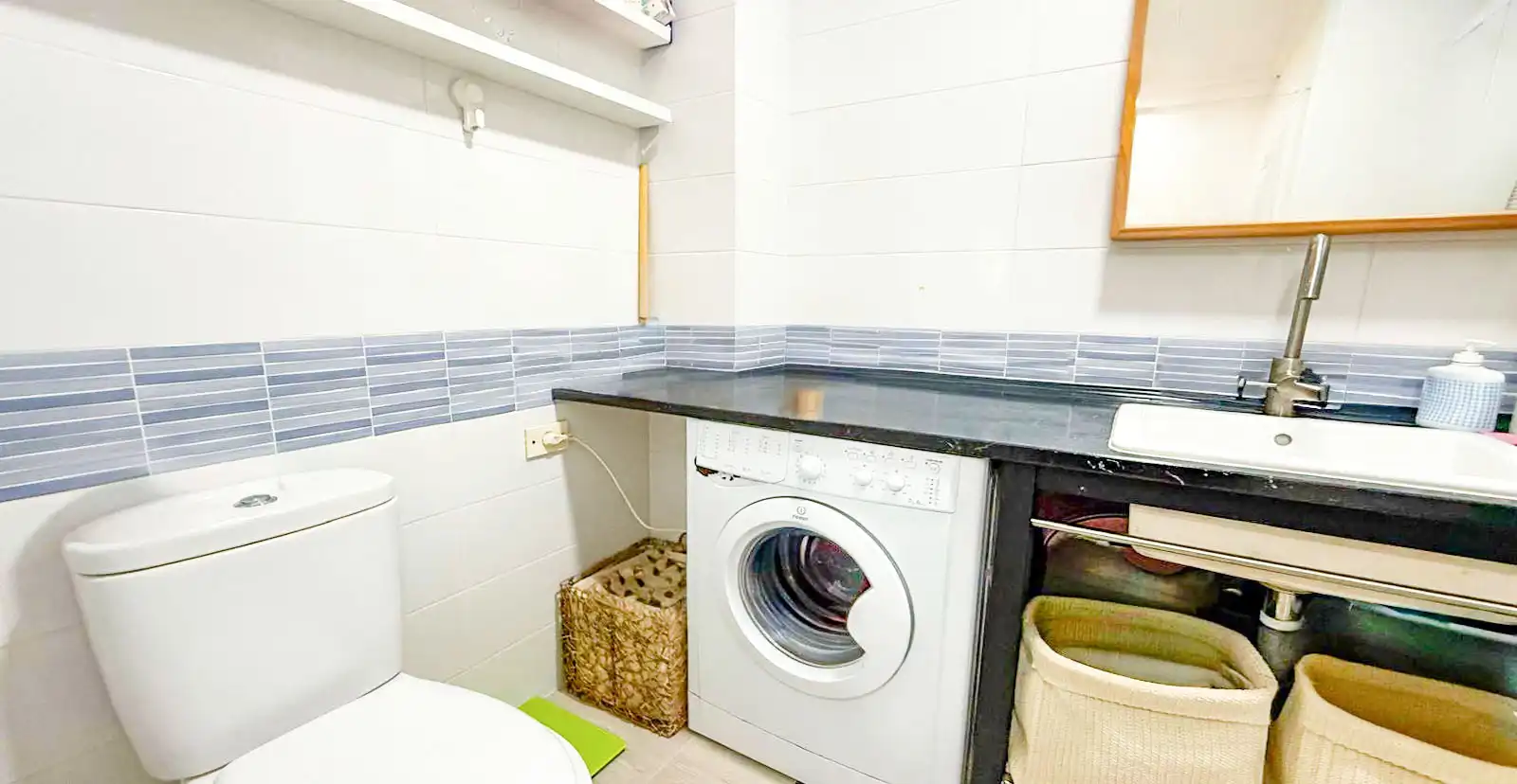 Baño de Estudio en venta en Vigo  con Calefacción, Horno y Lavadora