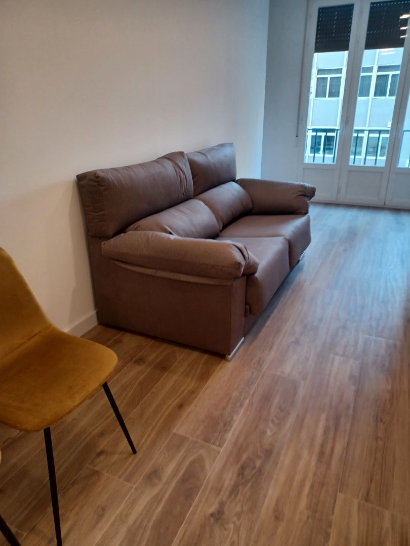 Sala d'estar de Apartament de lloguer en  Zaragoza Capital amb Aire condicionat, Calefacció i Parquet