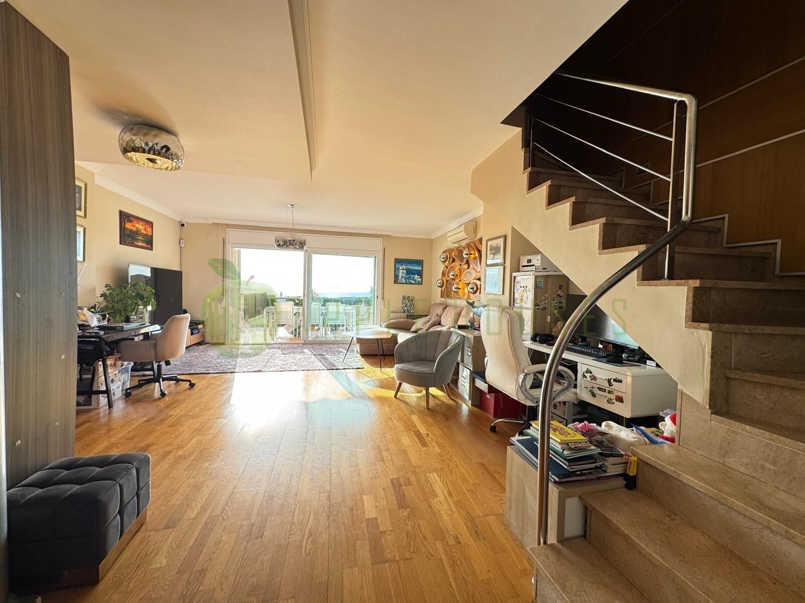 Sala d'estar de Dúplex en venda en Sitges amb Aire condicionat, Calefacció i Jardí privat