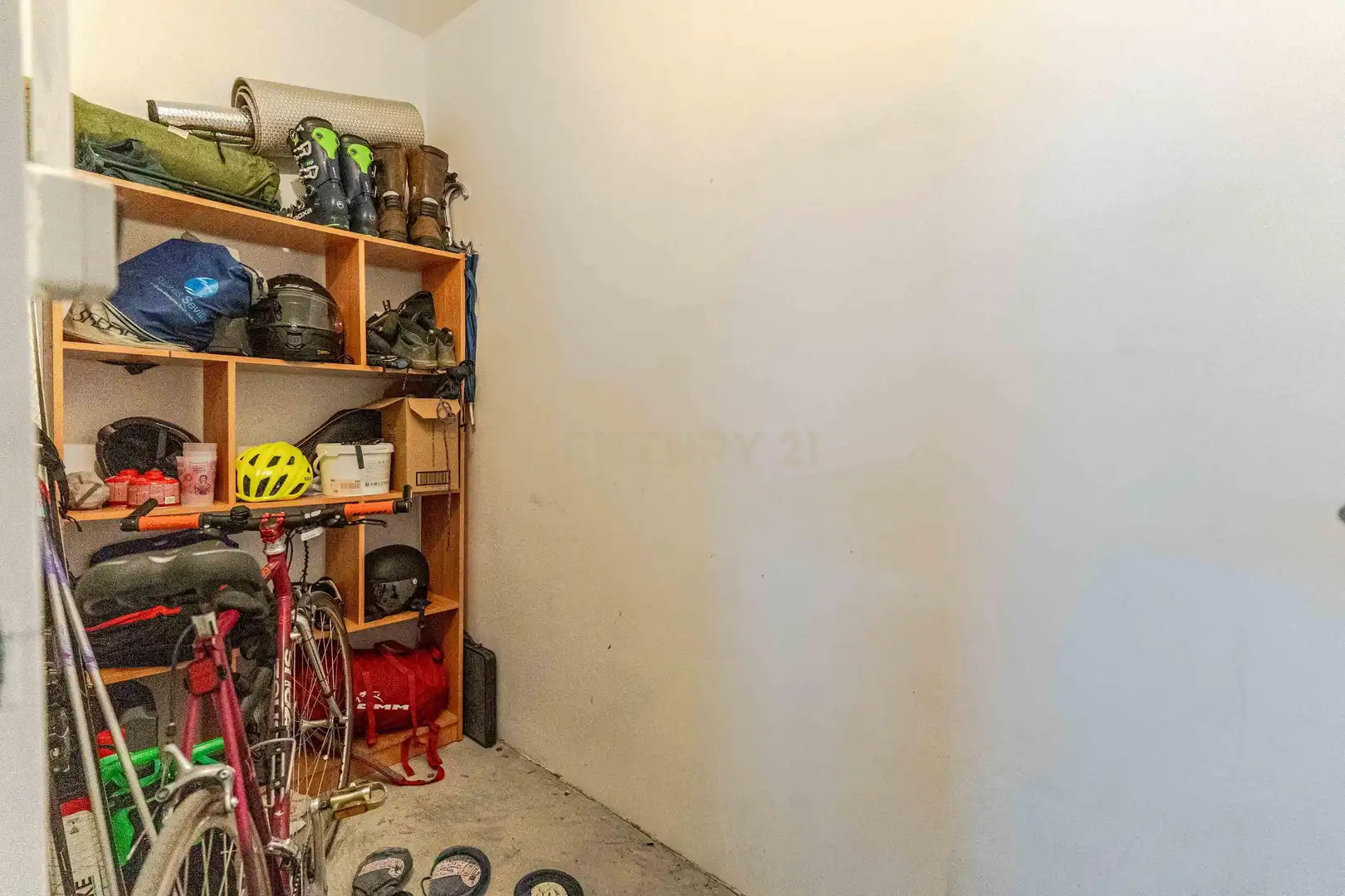 Piso en venta en Granada con Jardín privado, Trastero y Piscina comunitaria