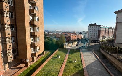 Exterior view of Flat for sale in Oviedo   with Heating, Furnished and Oven