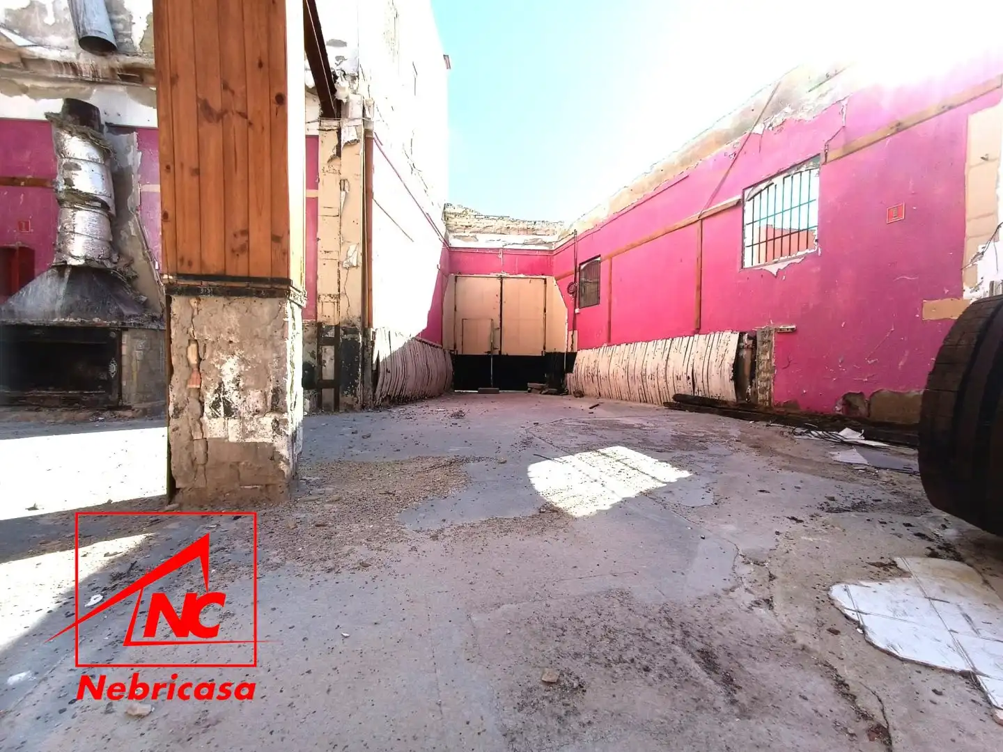 Industrial building for sale in Lebrija