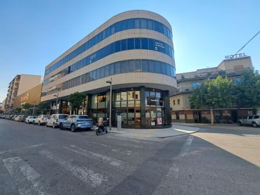 Office space with lift to rent in Avenida de la Generalitat 11