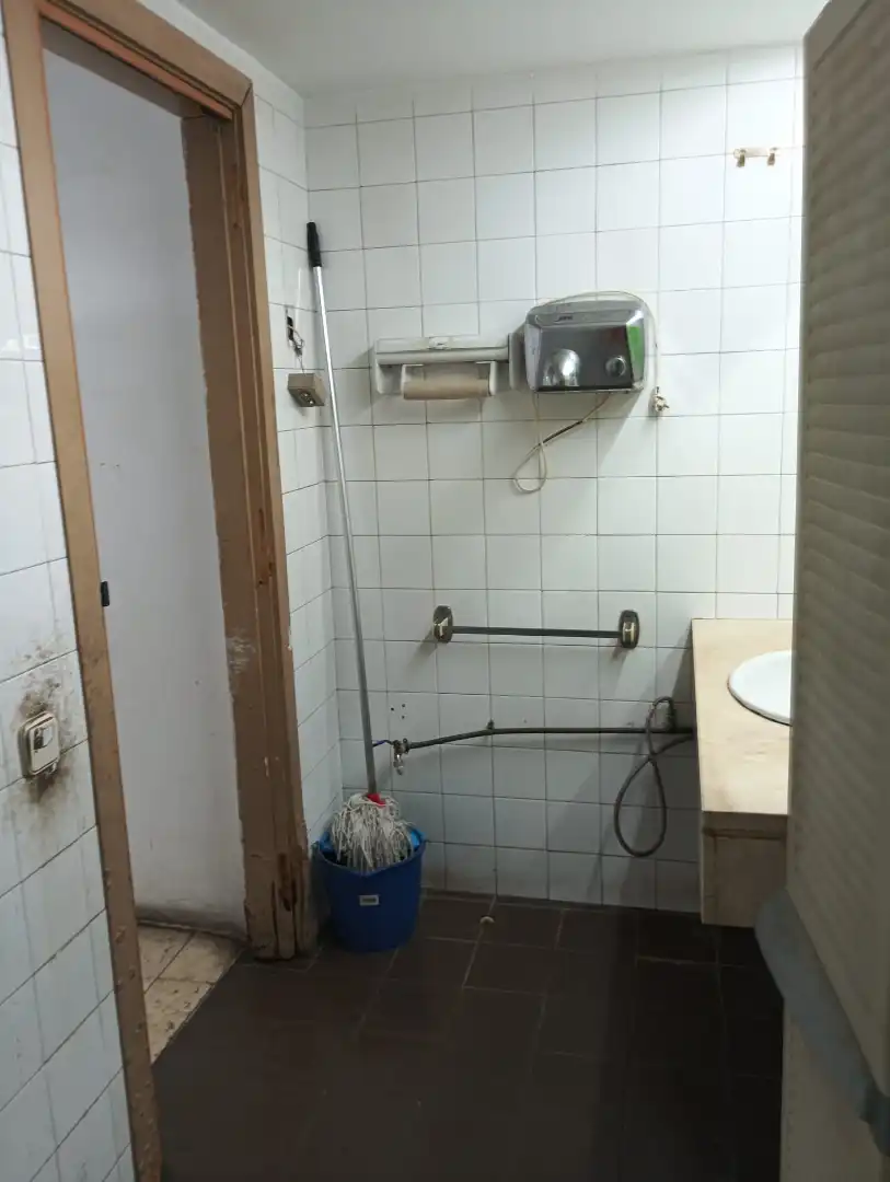 Bathroom of Commercial properties for transfer in Barcelona  with Furnished