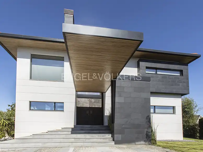 Vista exterior de Casa o xalet en venda en Gijón  amb Calefacció, Terrassa i Traster