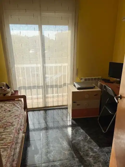 Habitación de Casa adosada en venta en Llagostera con Aire acondicionado, Calefacción y Jardín privado