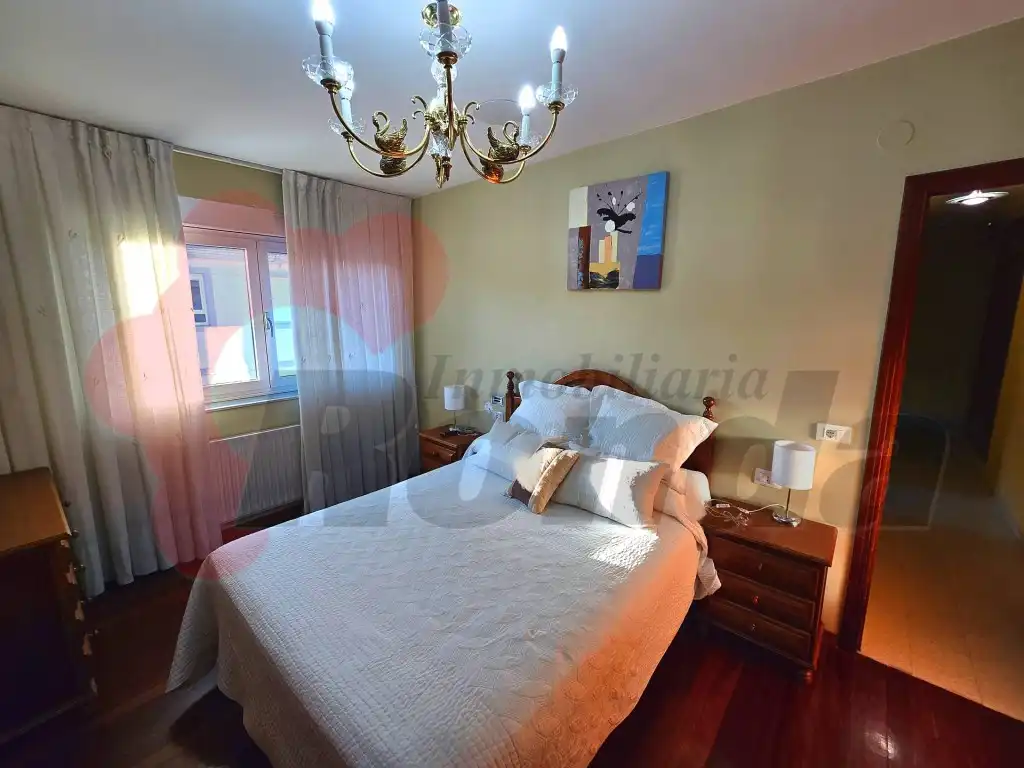 Bedroom of Flat for sale in Lugo  with Furnished