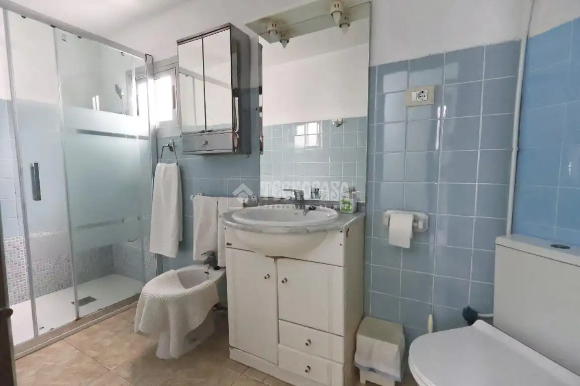 Badezimmer von Wohnung zum Verkauf in Sagunto / Sagunt mit Balkon
