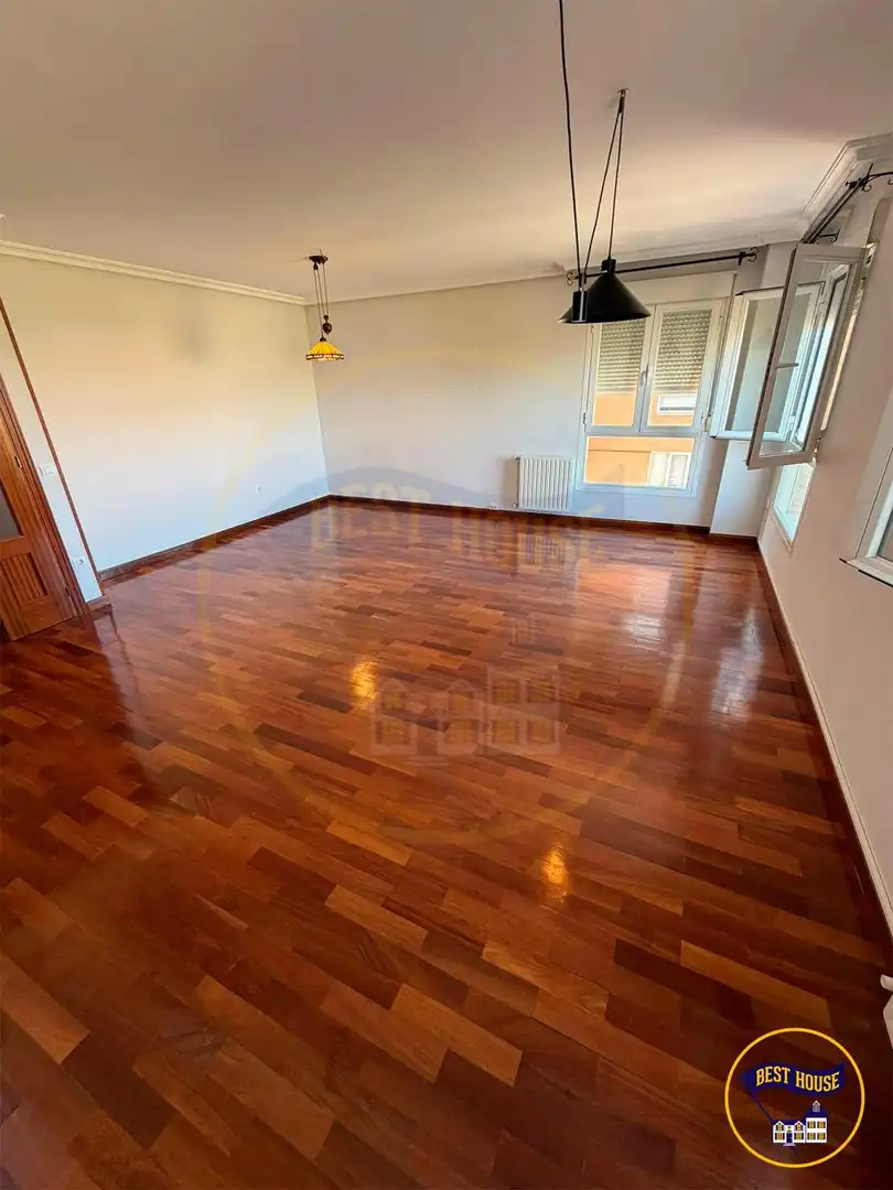 Sala de estar de Piso en venta en Cuenca con Calefacción y Trastero