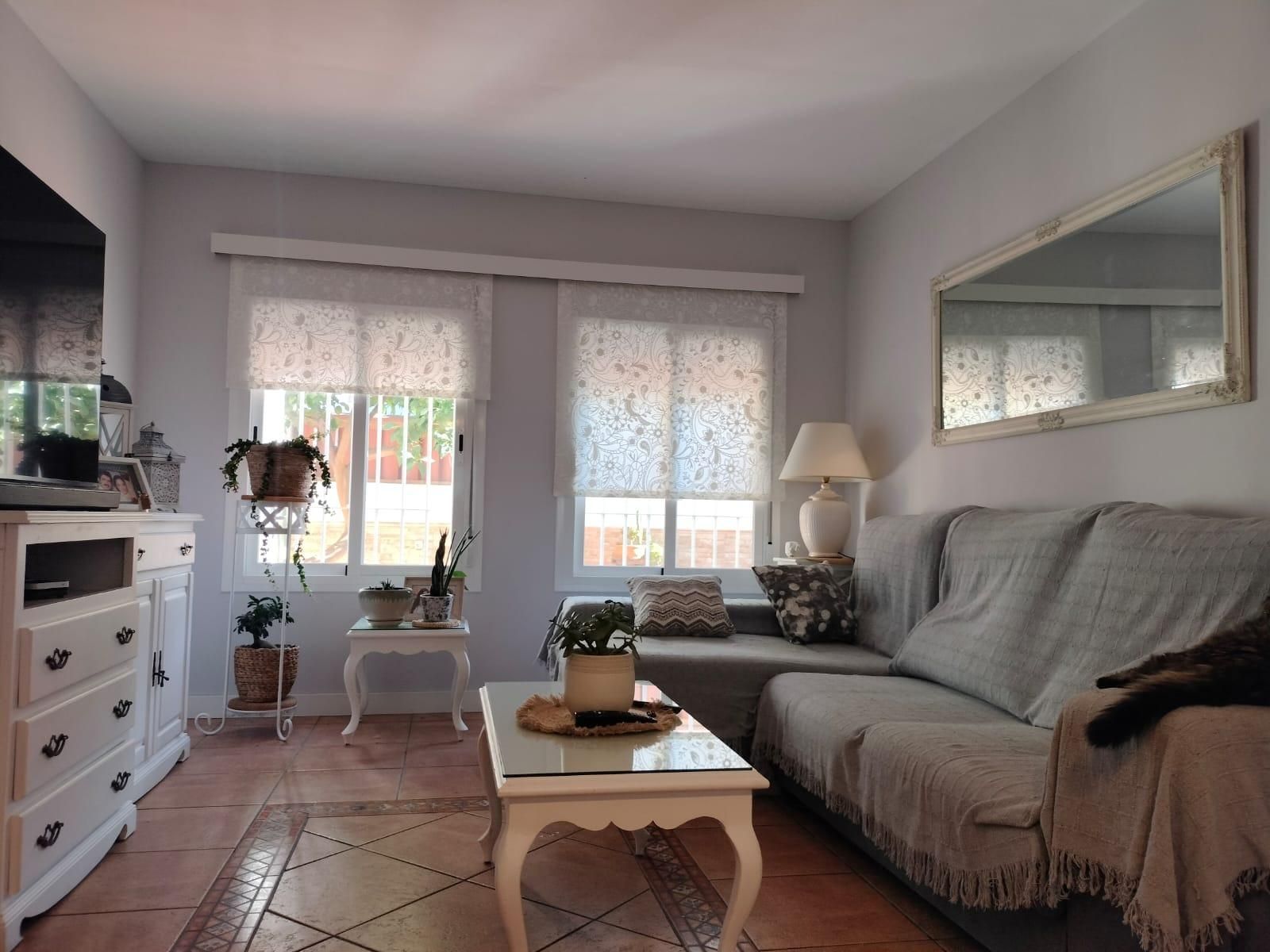 Sala de estar de Casa adosada en venta en Chiclana de la Frontera con Aire acondicionado, Jardín privado y Trastero