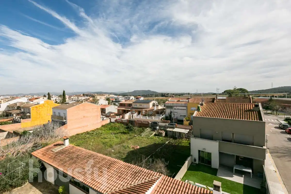 Vista exterior de Casa o xalet en venda en Olèrdola amb Terrassa, Traster i Piscina