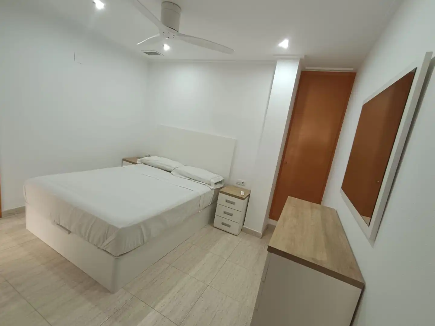 Schlafzimmer von Dachboden zur Miete in Elche / Elx mit Klimaanlage und Heizung