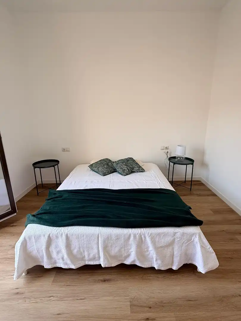 Schlafzimmer von Dachboden zur Miete in Carcaixent mit Balkon