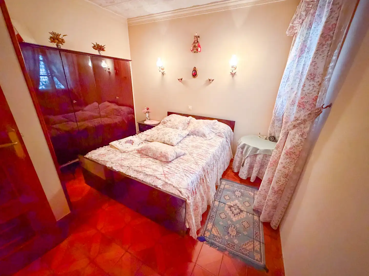 Dormitori de Casa adosada en venda en Torrelaguna amb Calefacció, Terrassa i Moblat