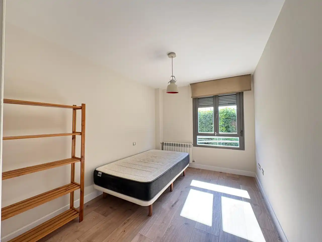 Habitación de Planta baja de alquiler en Las Rozas de Madrid con Aire acondicionado, Calefacción y Terraza
