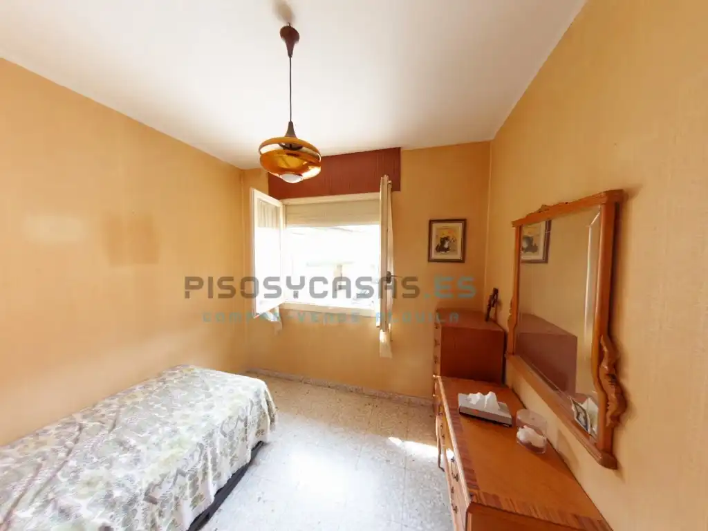 Dormitori de Casa o xalet en venda en Alfamén, Zaragoza