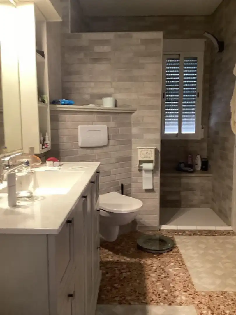 Bathroom of Commercial properties for sale in Alicante / Alacant  with Air Conditioner and Furnished