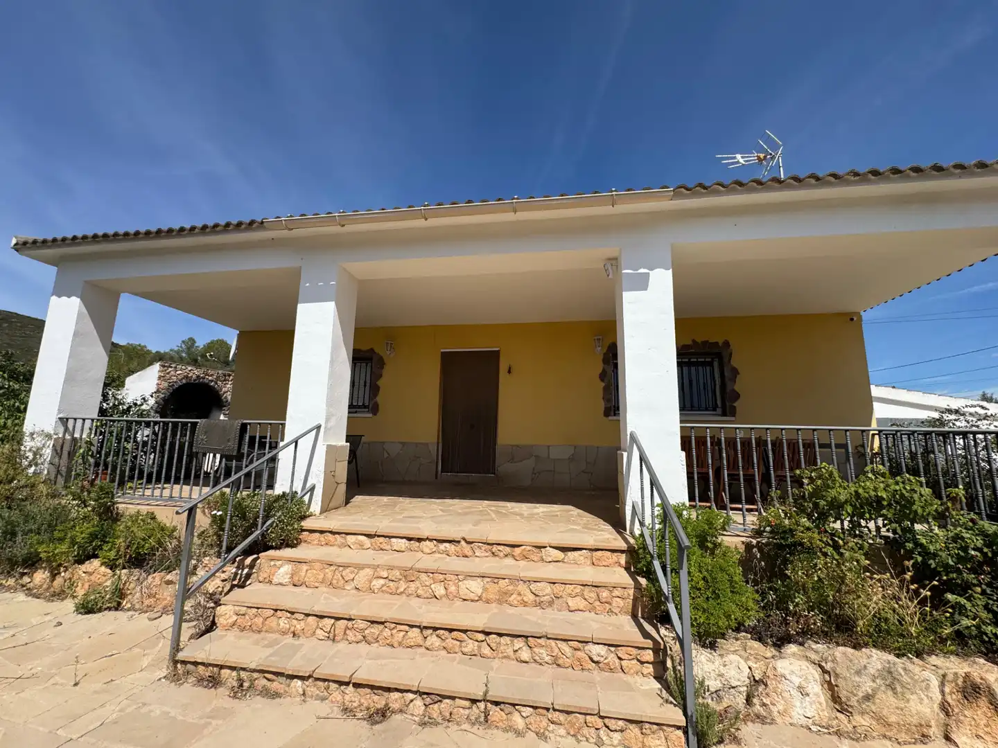 Vista exterior de Casa o chalet en venta en El Montmell con Jardín privado, Terraza y Amueblado