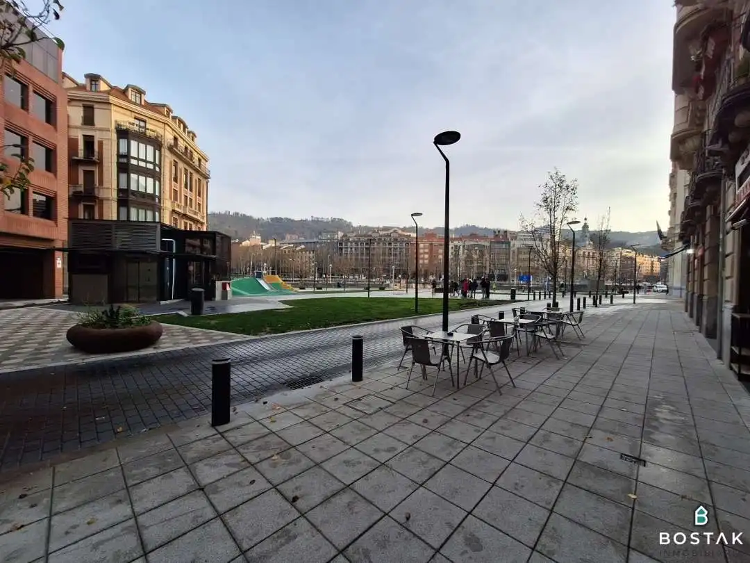 Pis en venda a Pío Baroja Plaza, 1, Albia