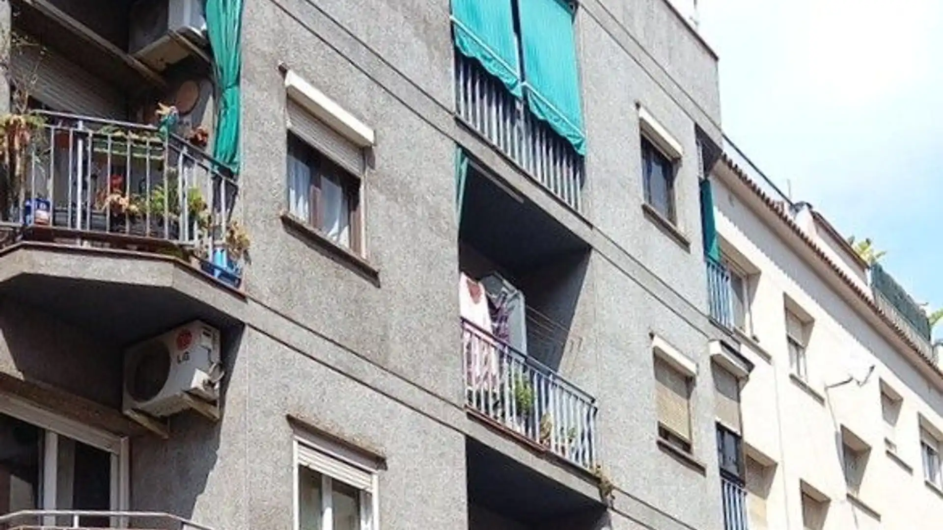 Vista exterior de Apartamento en venta en Santa Coloma de Gramenet