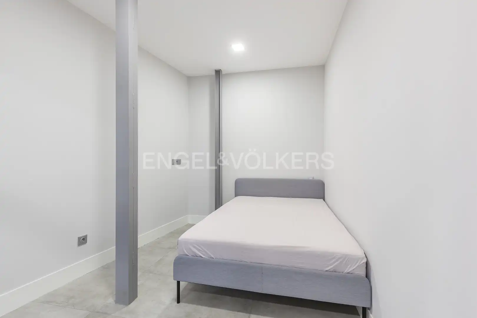Bedroom of Flat for rent in Madrid  with Air Conditioner, Heating and Furnished