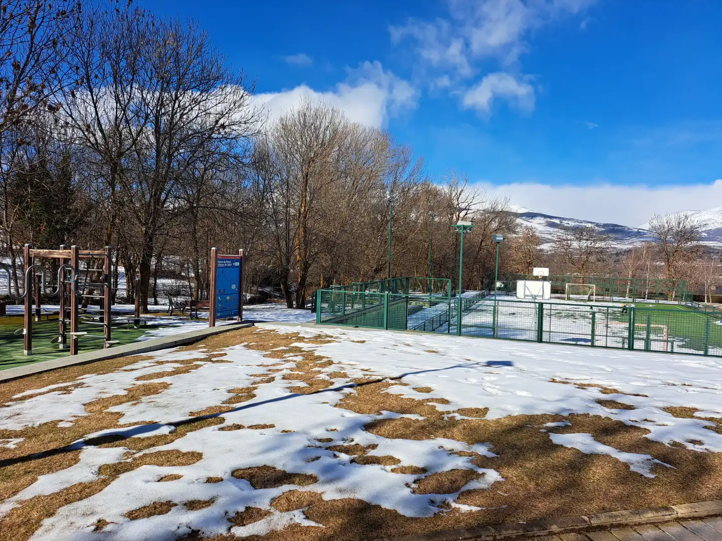 Vista exterior de Casa o xalet en venda en Fontanals de Cerdanya amb Calefacció, Terrassa i Moblat