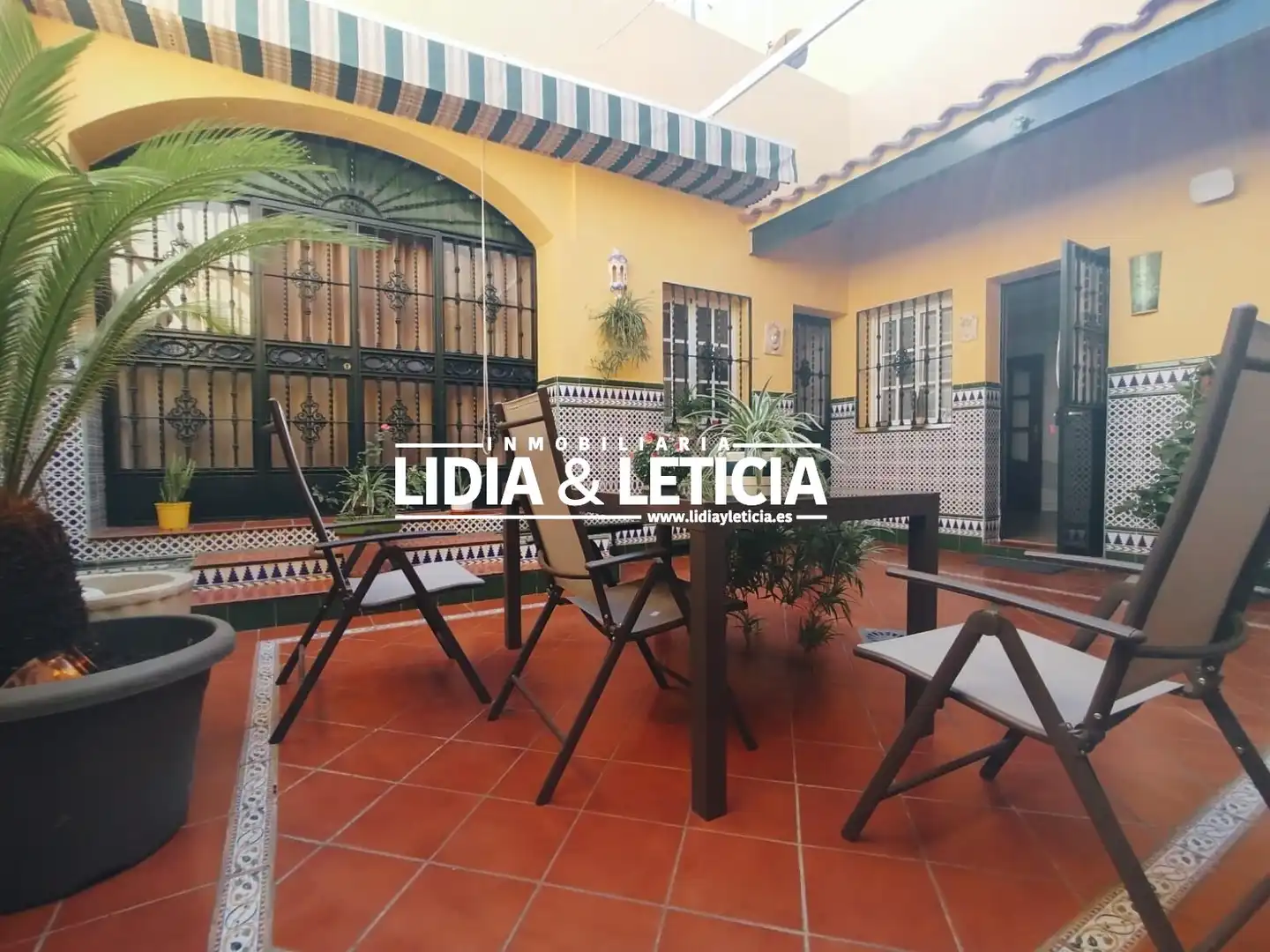 Vista exterior de Casa o xalet en venda en Alcalá de Guadaira amb Aire condicionat i Traster