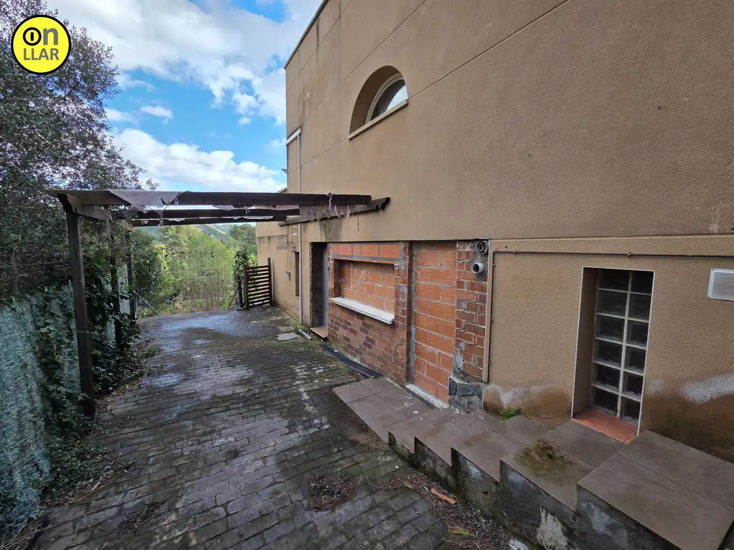 Vista exterior de Casa o xalet en venda en Canyelles amb Piscina comunitària