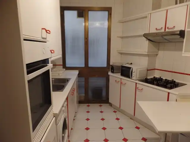 Küche von Wohnung zur Miete in Madrid mit Heizung, Ofen und Waschmaschine