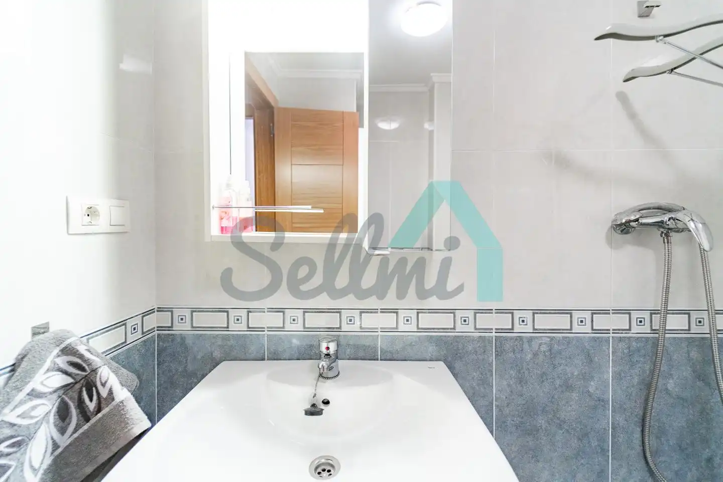 Baño de Piso en venta en San Martín del Rey Aurelio con Calefacción, Parquet y Trastero