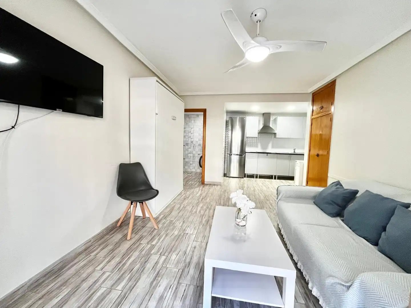 Sala d'estar de Estudi de lloguer en Torrevieja amb Aire condicionat, Calefacció i Terrassa