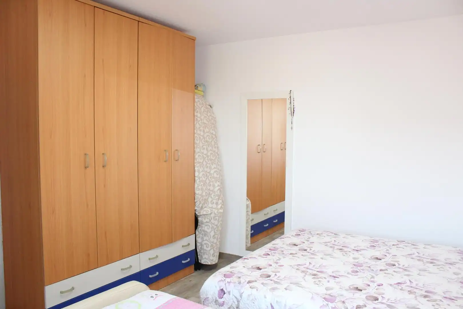 Habitación de Apartamento en venta en Roquetas de Mar con Jardín privado, Trastero y Amueblado