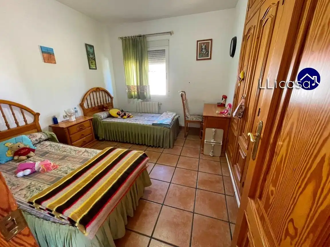 Habitación de Casa o chalet en venta en La Pobla de Vallbona con Calefacción, Jardín privado y Terraza