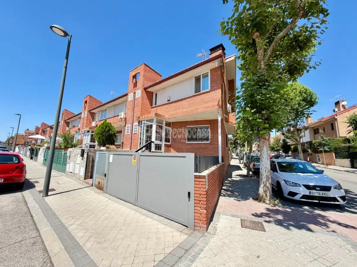 Vista exterior de Casa adosada en venta en Daganzo de Arriba con Aire acondicionado y Calefacción