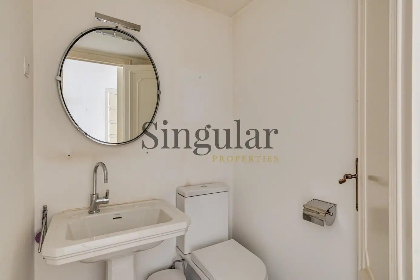 Baño de Piso en venta en Barcelona con Calefacción y Alarma