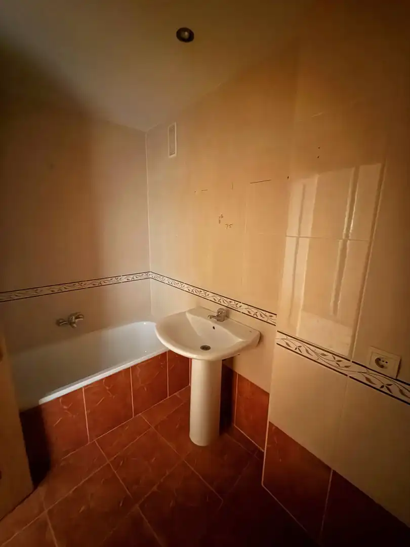 Baño de Piso en venta en Palencia con Calefacción y Terraza