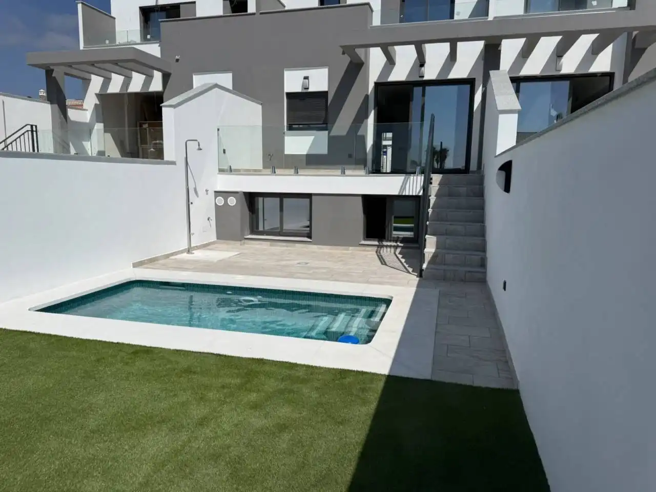 Terraced house with pool for sale in Calle Clavel 1, imagen 2