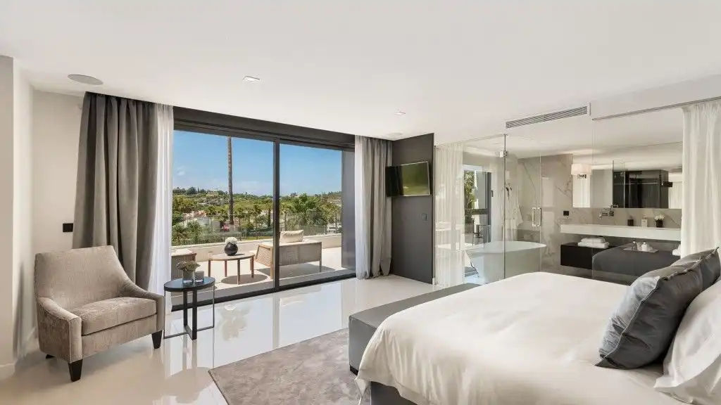 Chalet con piscina en venta en Nueva Andalucía, imagen 9
