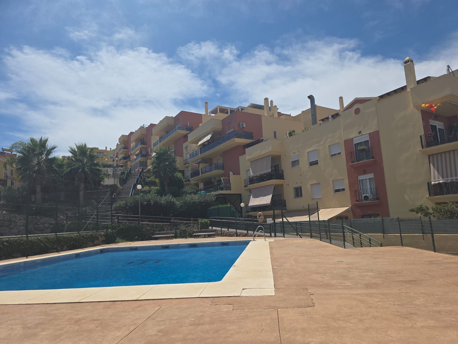 Vista exterior de Dúplex en venda en Vélez-Málaga amb Aire condicionat, Terrassa i Piscina comunitària