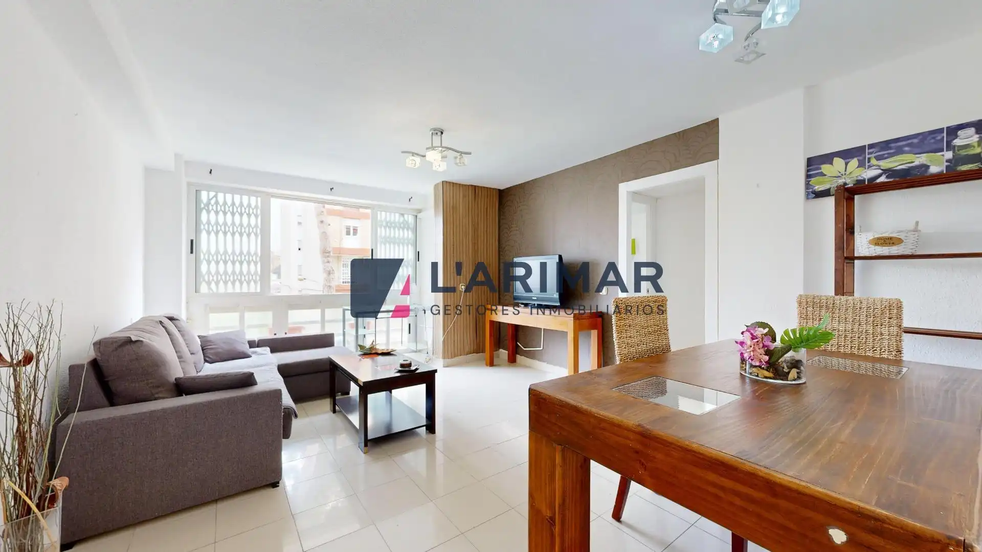 Sala de estar de Piso en venta en Alicante / Alacant con Amueblado y Piscina comunitaria