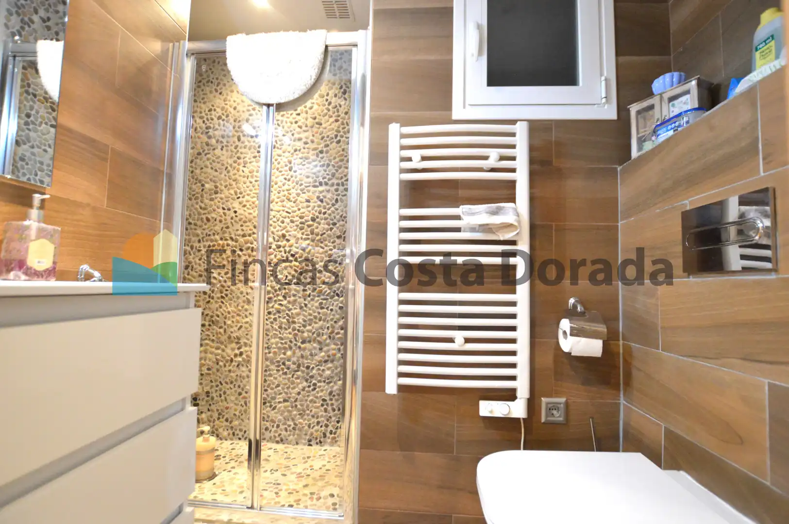 Bathroom of Ground floor for sale in Cubelles  with Air Conditioner, Terrace and Storage room